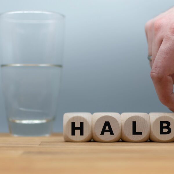 Dein Glas halb voll – Gesundheit neu denken